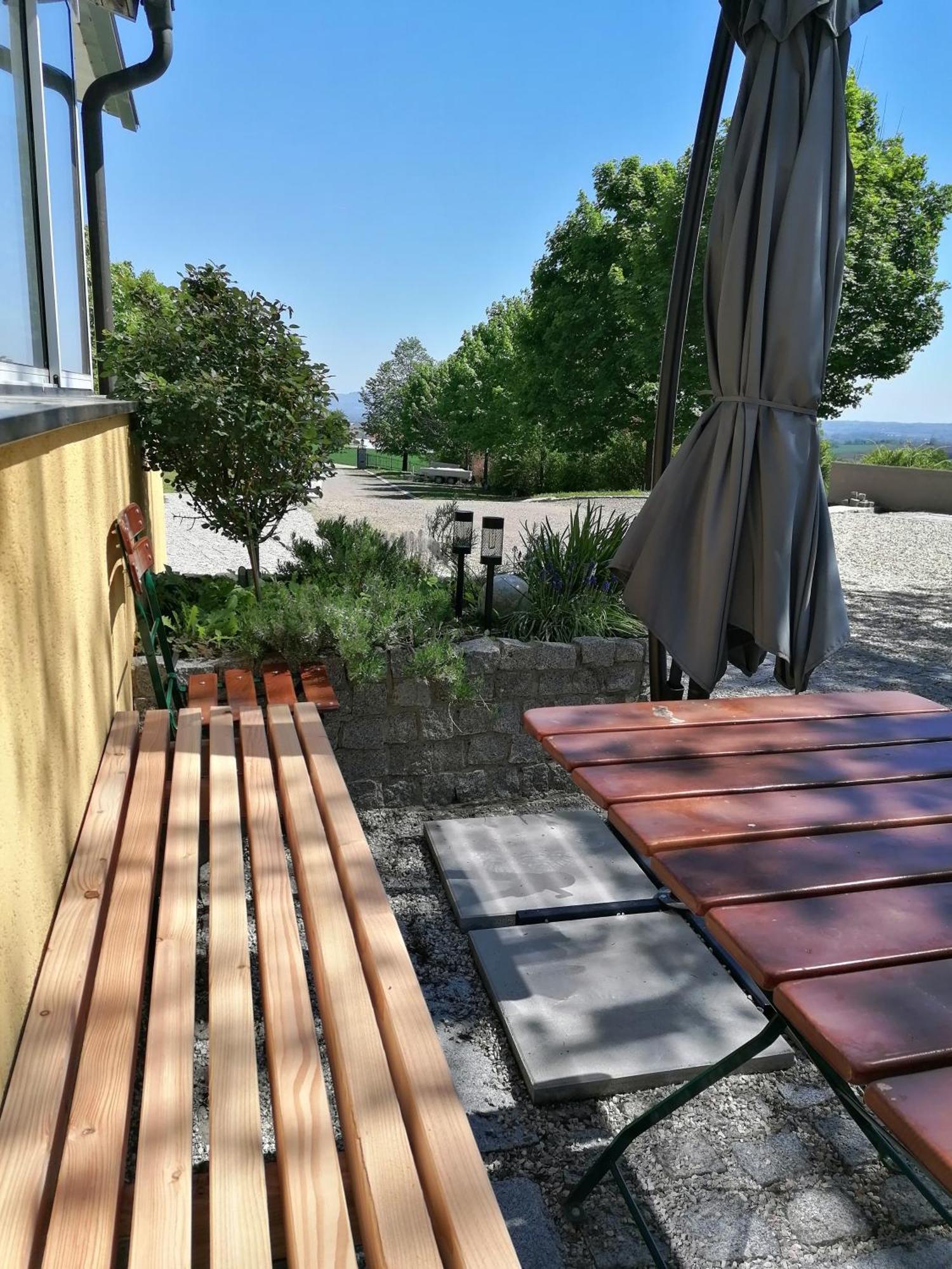 Ferienwohnung Schuhmann Mit Wintergarten Und Garten Therme Aquapulco Und Ikuna Erlebnispark, Zoo Schmiding 20 Min Mit Auto Entfernt Ab 3 Naechte Buchbar Hinzenbach Buitenkant foto