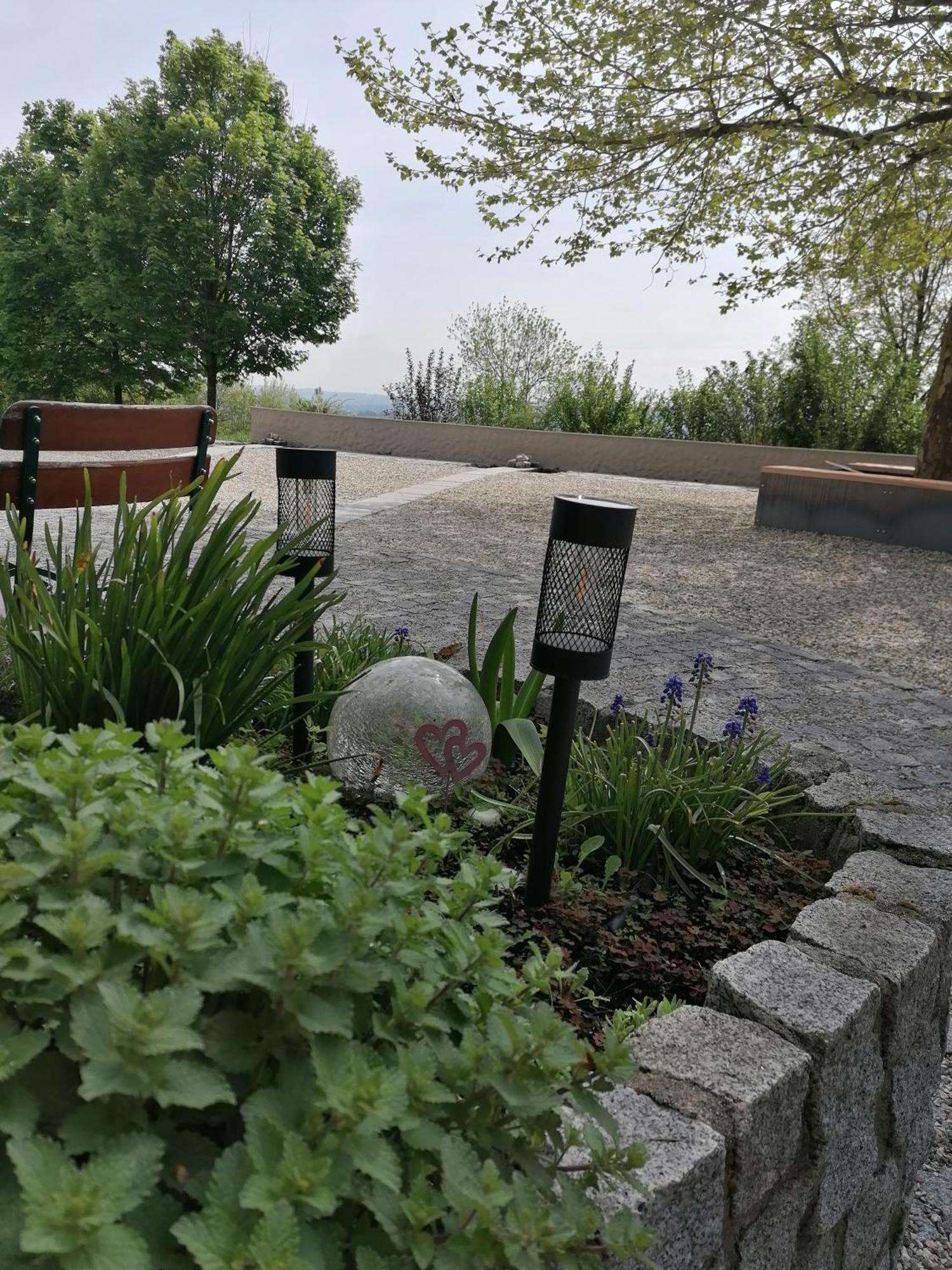 Ferienwohnung Schuhmann Mit Wintergarten Und Garten Therme Aquapulco Und Ikuna Erlebnispark, Zoo Schmiding 20 Min Mit Auto Entfernt Ab 3 Naechte Buchbar Hinzenbach Buitenkant foto